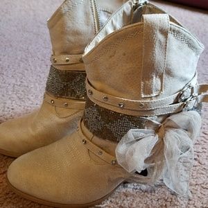 Buckles Not Rated Boots